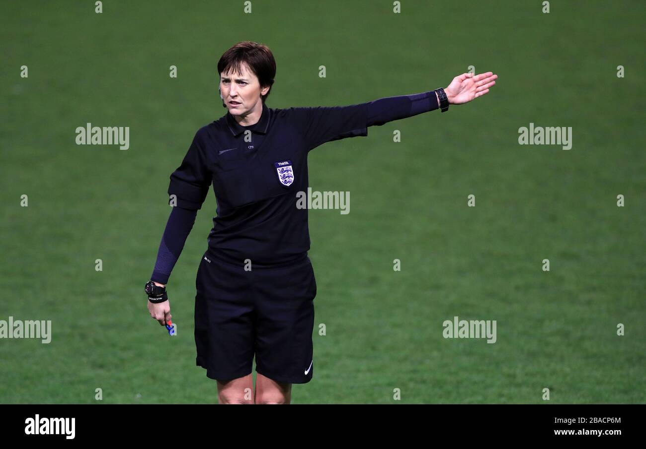 Match referee Elizabeth Simms Stock Photo