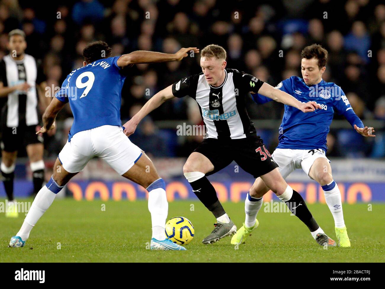 Everton's Dominic Calvert-Lewin (left) and Newcastle United's Sean Longstaff battle for the ball Stock Photo