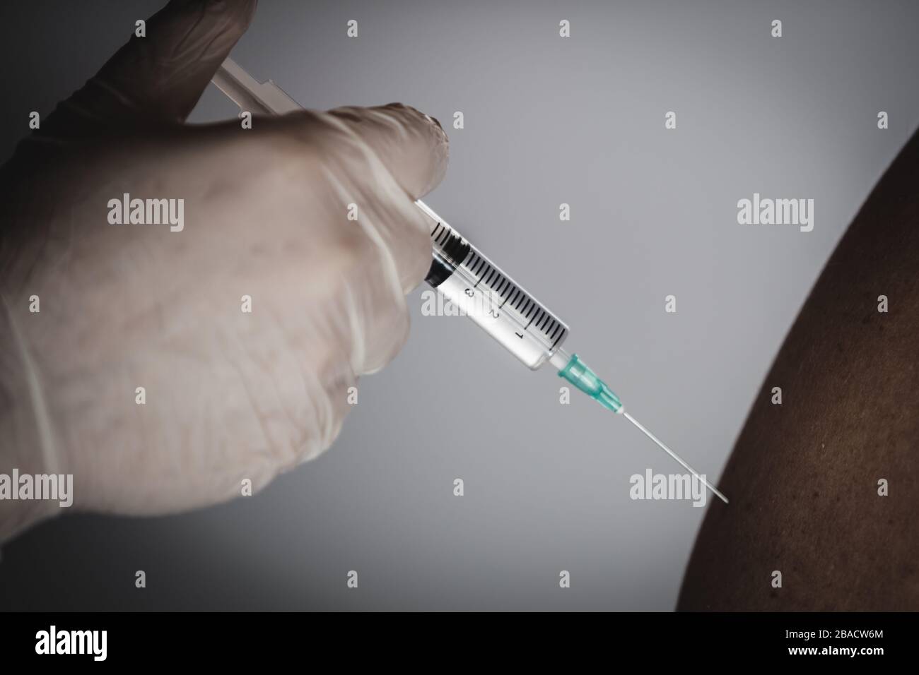 Doctor giving patient shot hi-res stock photography and images - Alamy