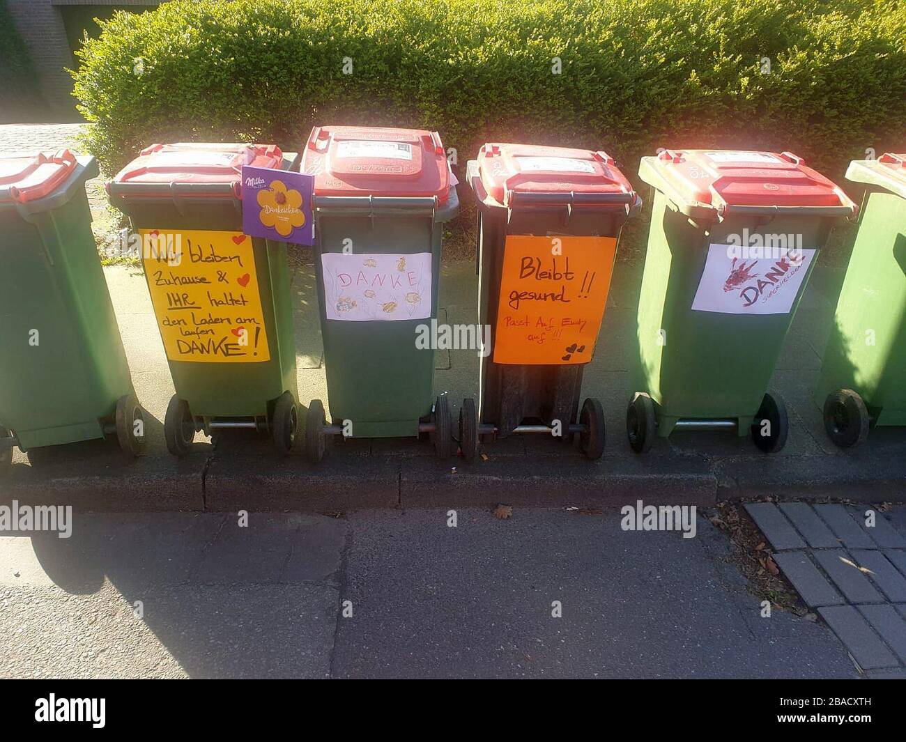 Hamburg, Germany. 23rd Mar, 2020. Self-painted posters and thanksgiving  stick to garbage cans. Despite the Corona crisis, Hamburg's garbage men and  women and street cleaners are currently on the job all the