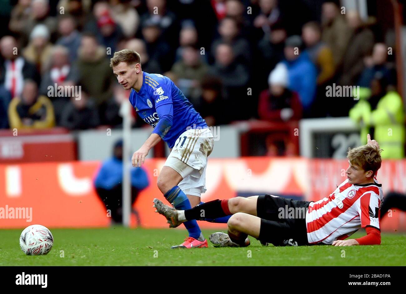 Leicester City's Marc Albrighton (left) and Brentford's Mads Roerslev Rasmussen battle for the ball Stock Photo