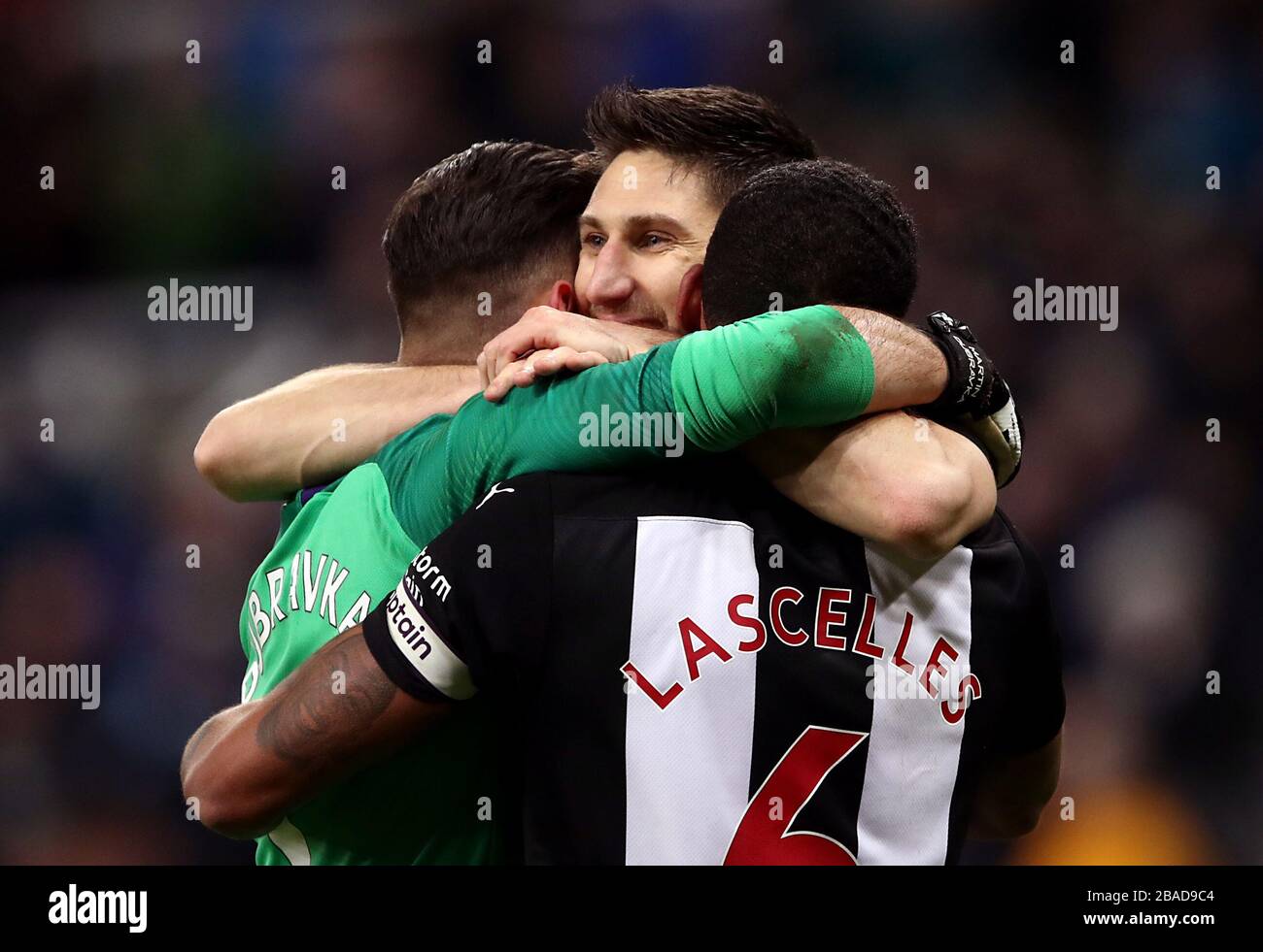 Newcastle United's Federico Fernandez (centre), goalkeeper Martin Dubravka (left) and Lascelles celebrate their win after the final whistle Stock Photo