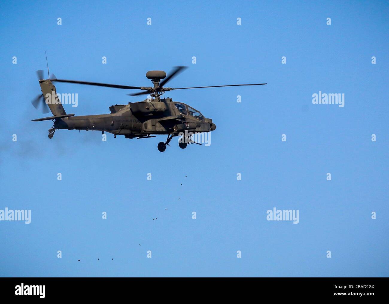 3rd Combat Aviation Brigade fly apache helicopters during table 8 gunnery to improve lethality of aerial weapons teams and platoon maneuvers, Mar. 25, 2020. Stock Photo