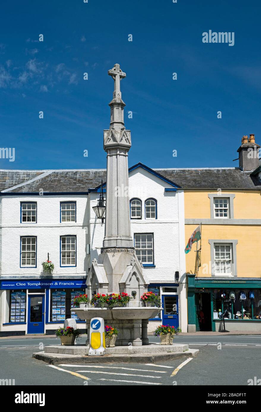 Crickhowell Town Centre and War Memorial Brecon Beacons National Park, south Wales Stock Photo