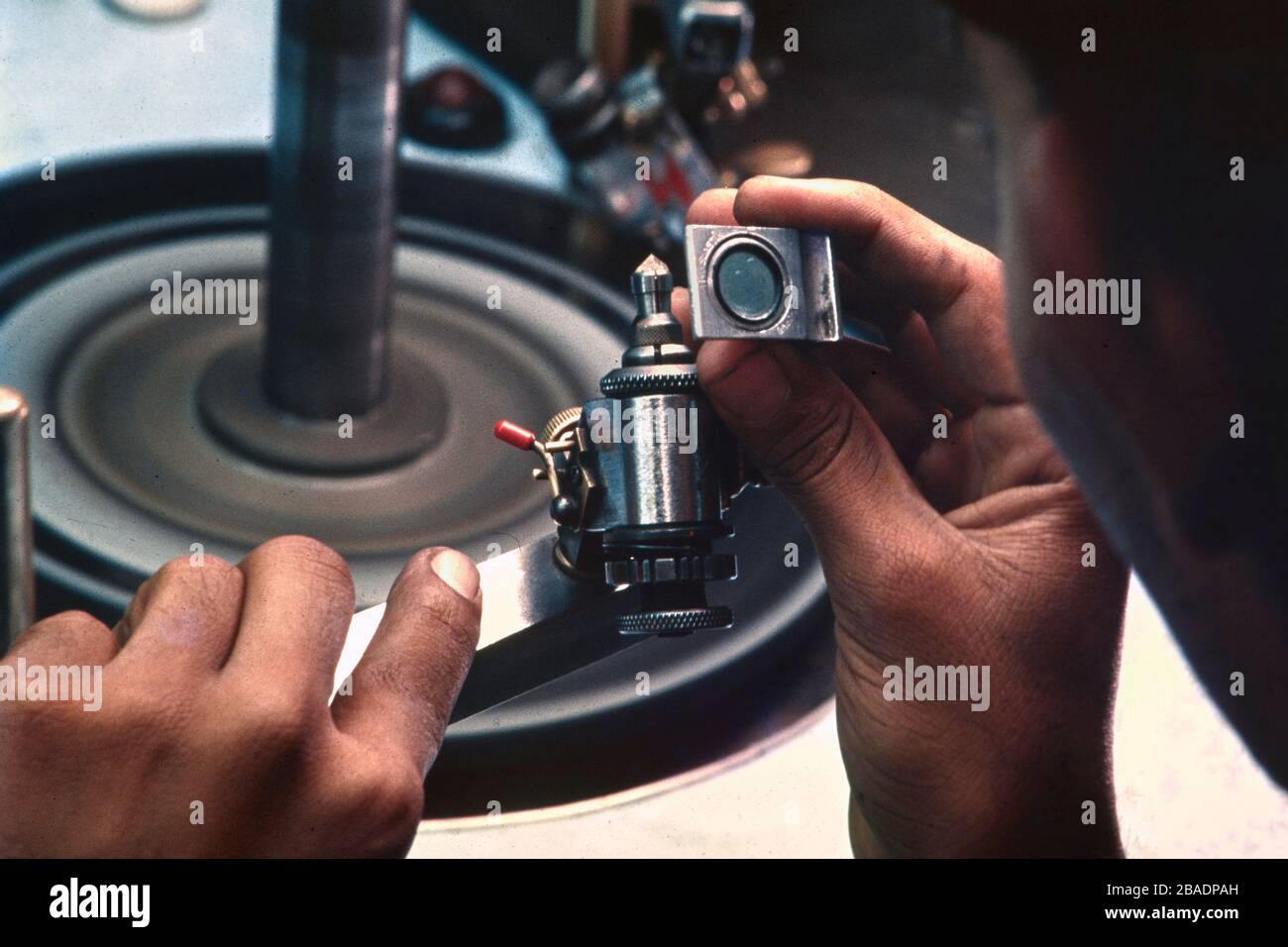 Diamond cutting machine cutting diamonds against a spinning plate