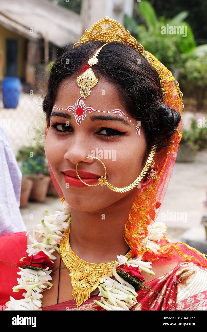 Portrait Of Bride At Wedding In Kumrokhali West Bengal India Stock 