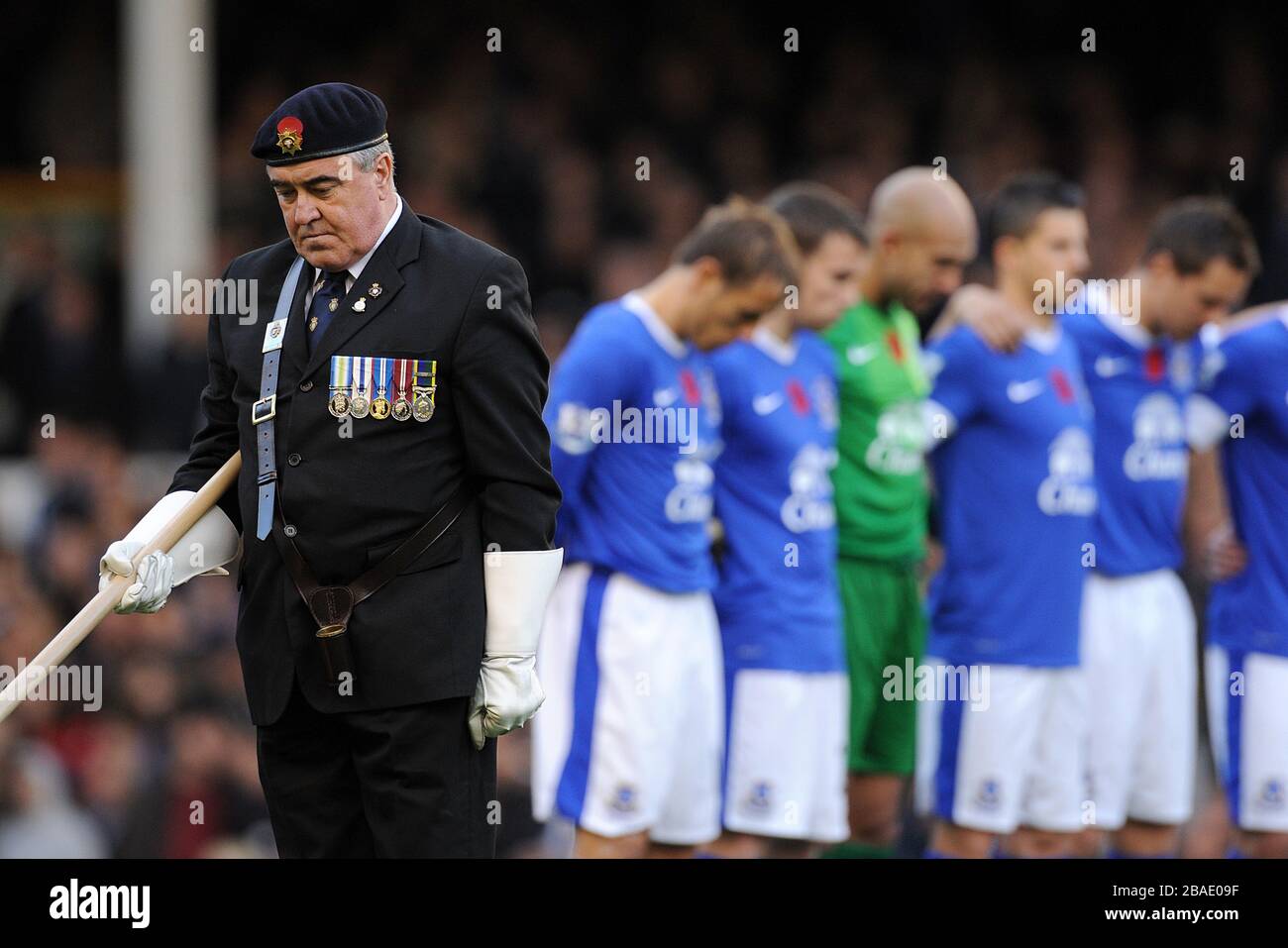A representative of the armed forces along with the Everton team pay their respects as part of the remembrance weekend, before the game Stock Photo