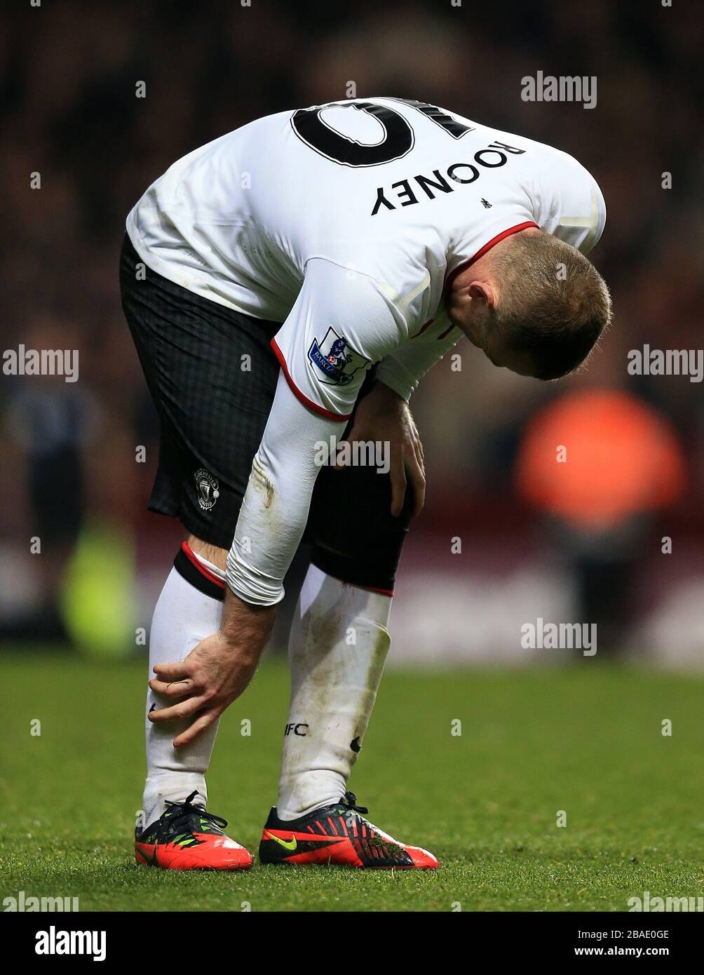 Manchester United's Wayne Rooney struggles after picking up an injury Stock Photo