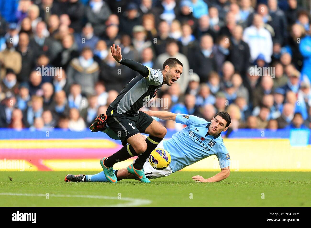 Manchester City's Gareth Barry (right) slides in on Tottenham Hotspur's Clint Dempsey (left) Stock Photo
