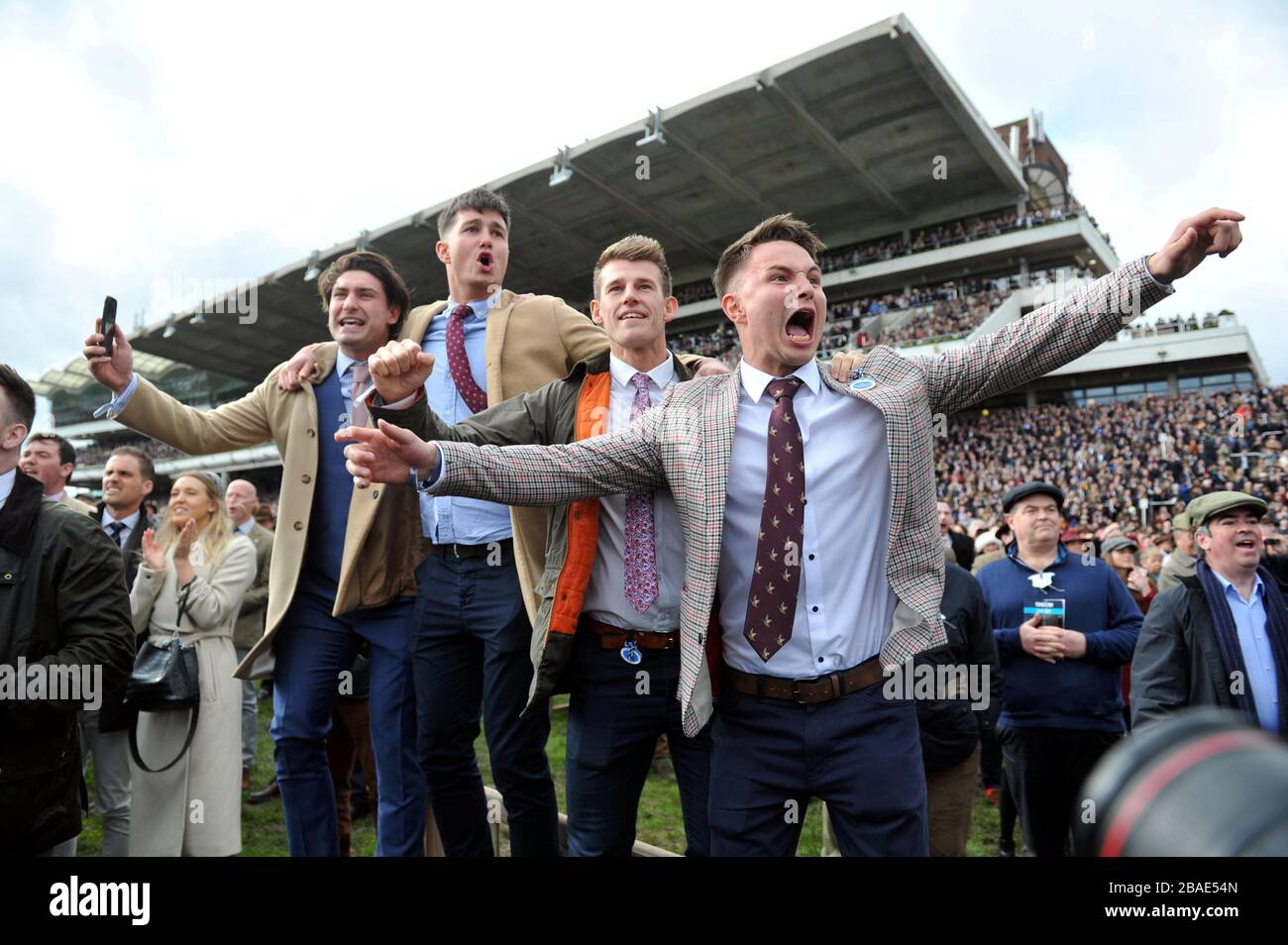 Cheltenham races cheering hi-res stock photography and images - Alamy