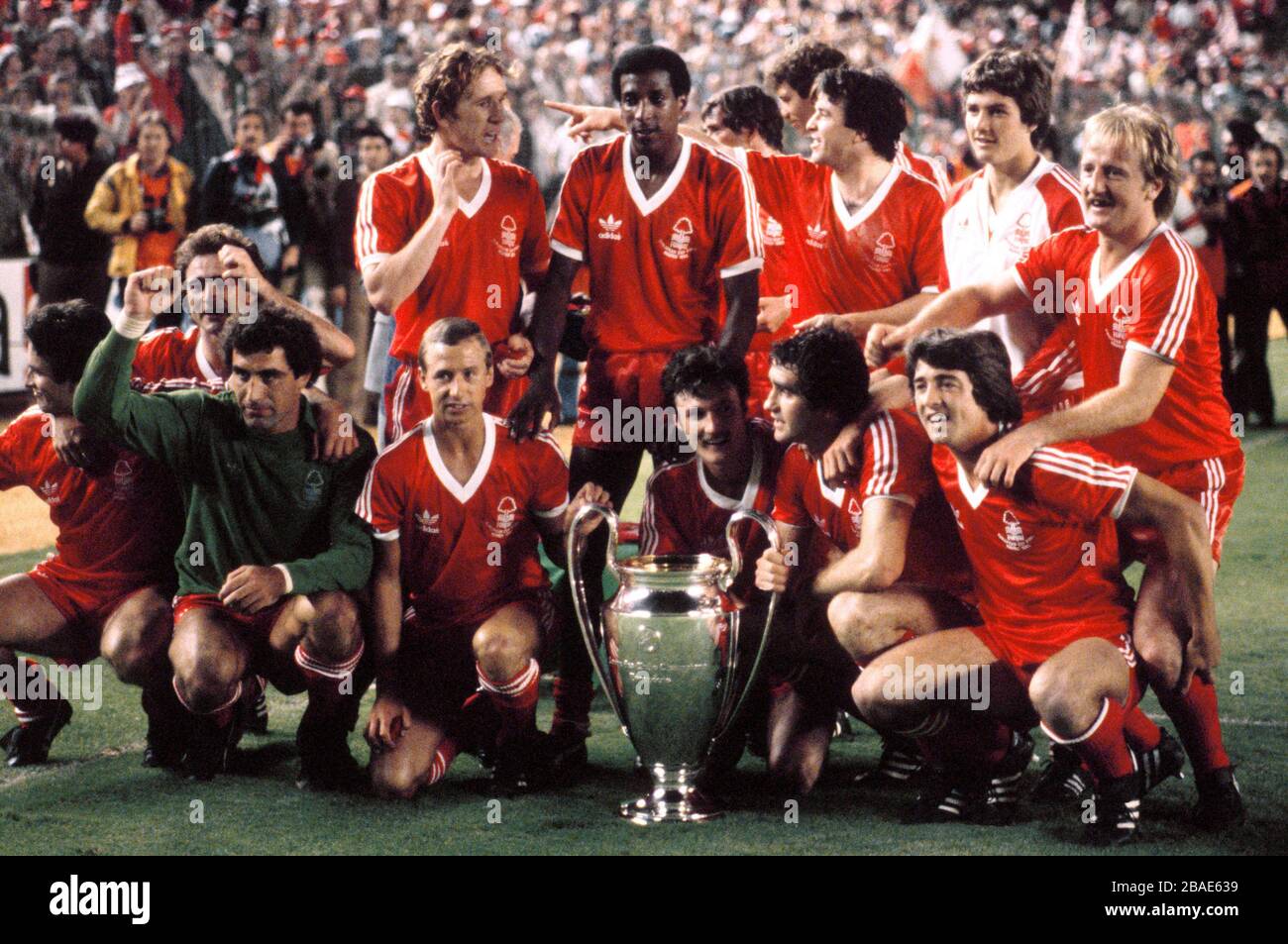 Nottingham Forest celebrate with the European Cup :(back row, l-r) Martin O'Neill, Ian Bowyer, Viv Anderson, John Robertson, Gary Mills, Kenny Burns  (front row, l-r) Frank Gray, Peter Shilton, John McGovern, Garry Birtles, Larry Lloyd, Bryn Gunn Stock Photo