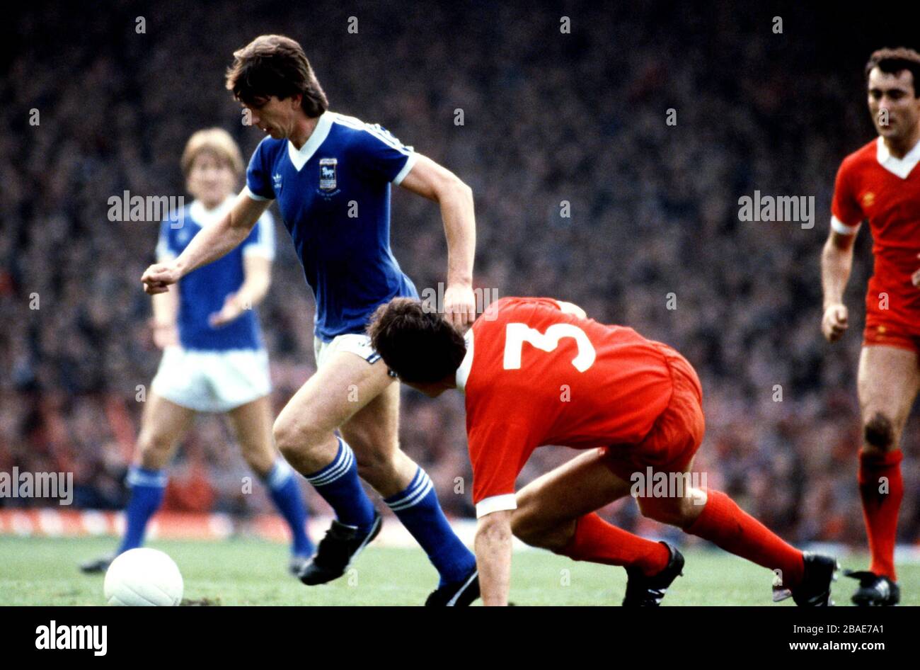Photo Vintage 1981 – Paul Mariner (Ipswich) Sur La Pelouse Avant La Coupe UEFA