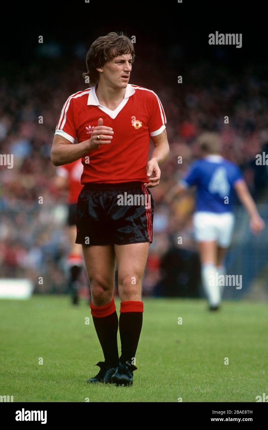 steve-coppell-adidas-manchester-united-home-kit-with-black-shorts