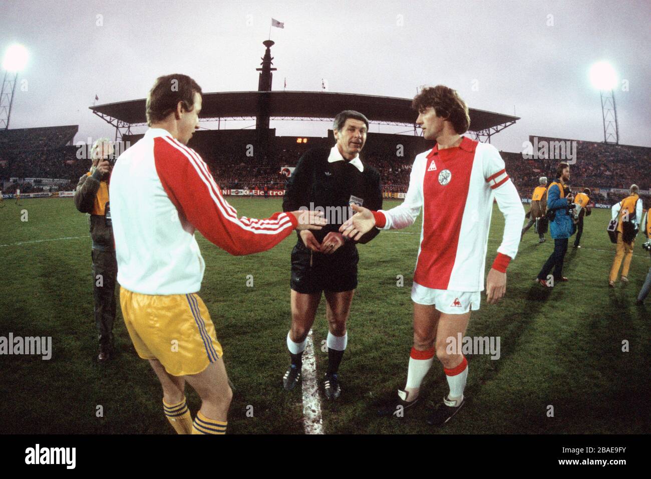 Final KNVB cup Ajax against NAC. Captain Henk Groot and the KNVB Cup Date:  June 14, 1961 Keywords: sport, football Institution name: AJAX, NAC Stock  Photo - Alamy