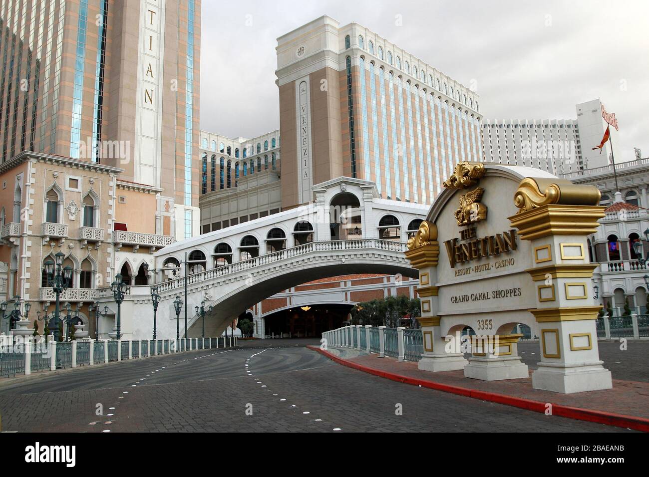 Las Vegas, United States. 27th Mar, 2020. A view of an empty valet entrance at the Venetian Hotel and Casino during the Coronavirus shutdown of the Strip in Las Vegas, Nevada on Thursday, March 26, 2020. Photo by James Atoa/UPI Credit: UPI/Alamy Live News Stock Photo