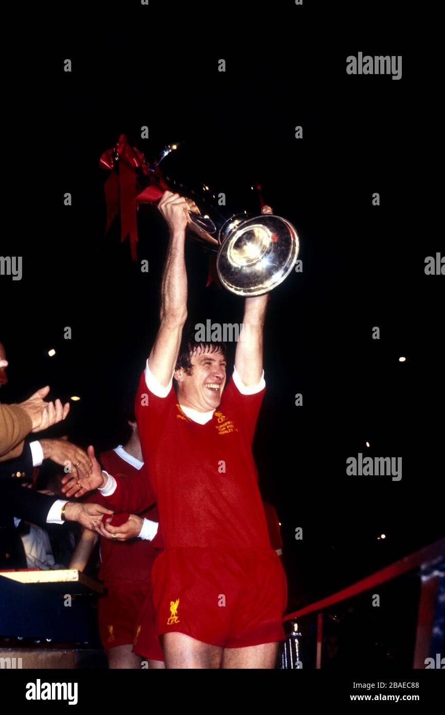 Liverpool's Emlyn Hughes lifts aloft the European Cup trophy Stock Photo