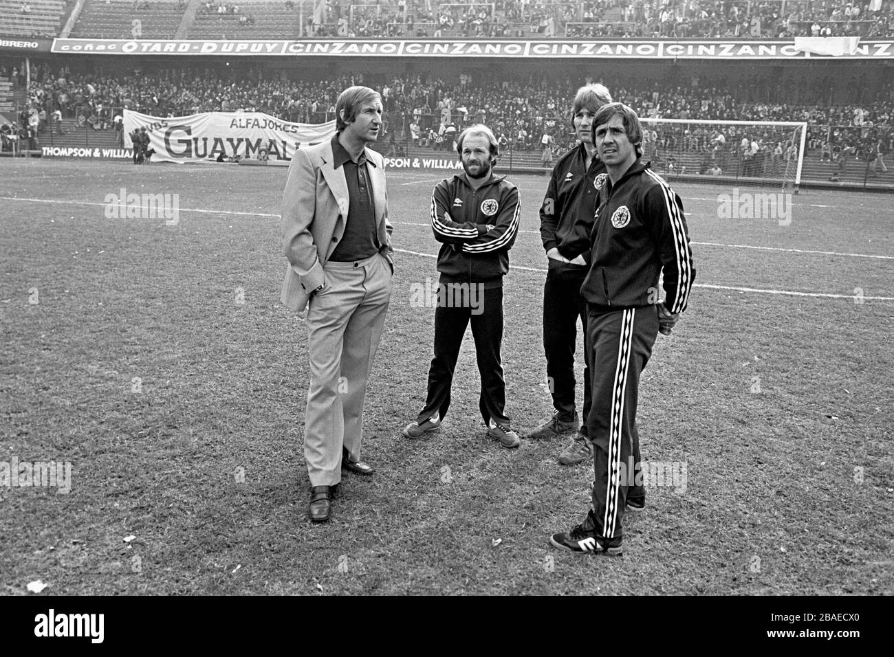 Scotland's Archie Gemmill (second l), Alan Rough (second r) and Don Masson (r) survey the stadium with manager Ally MacLeod (l) before the match Stock Photo