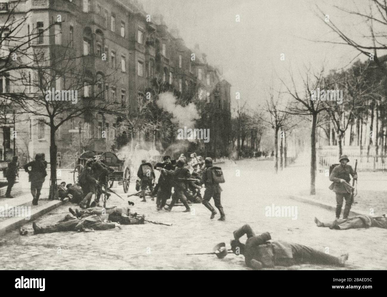 Street fighting in Berlin during the January revolution. Germany. 1919 Stock Photo