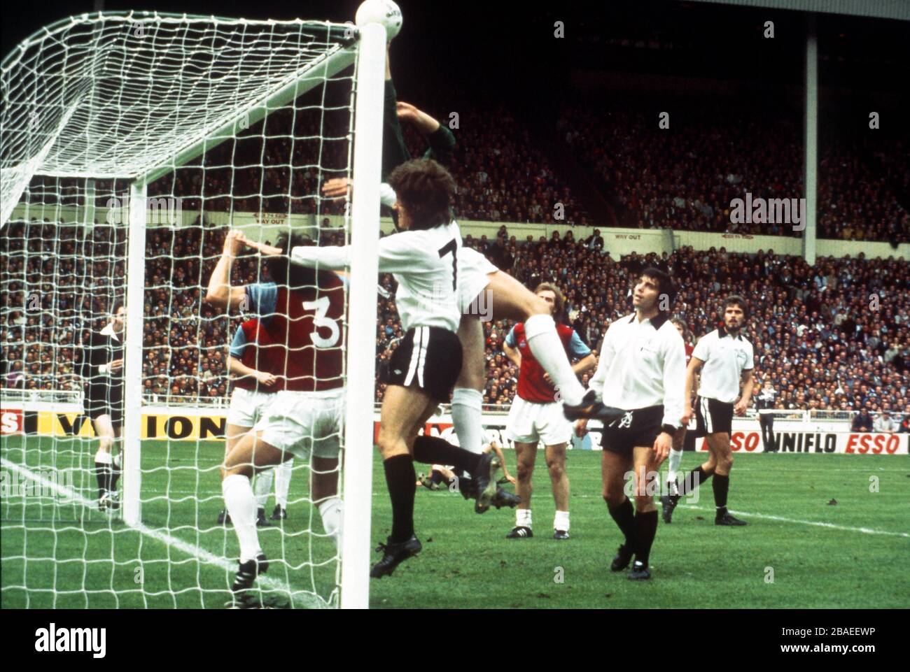 Mervyn Day and Frank Lampard (3) both West Ham United  combine together to thwart Les Barrett of Fulham Stock Photo