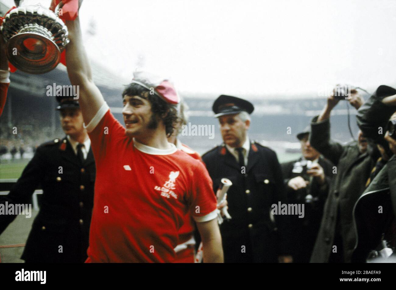 Liverpool's Kevin Keegan celebrates with the FA Cup Stock Photo