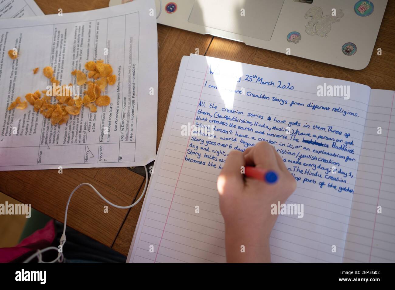Ivy Neild Age 11 Works On Her Homework On March 25 2020 In Rickmansworth Hertfordshire Uk C Suzanne Plunkett Eyevine Contact Eyevine For More Stock Photo Alamy