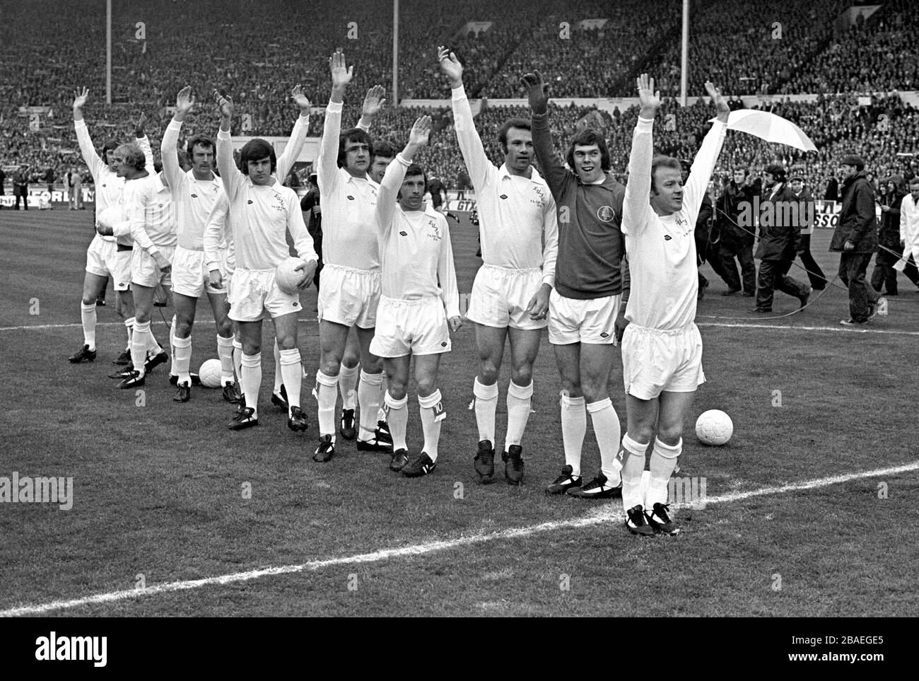 The Leeds United team wave to the crowd before the match: (R-L) Billy Bremner, David Harvey, Paul Reaney, Johnny Giles, Norman Hunter, Trevor Cherry, Peter Lorimer, Eddie Gray, Paul Madeley, Mick Jones, Terry Yorath, Allan Clarke Stock Photo