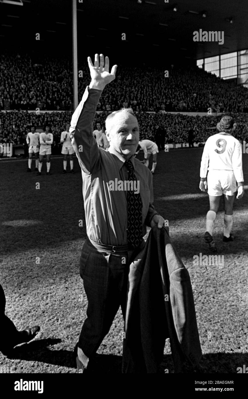 Bill Shankly waves to the crowd Stock Photo