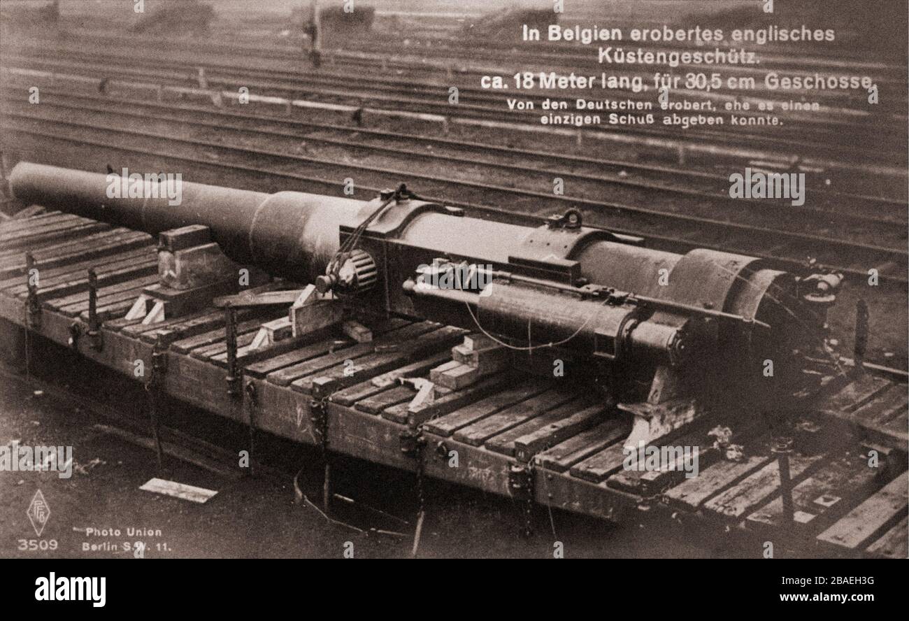 The First World War period. English coastal gun conquered in Belgium. About 19 meters long, for 30.5 cm shots. Captured by the Germans before it could Stock Photo