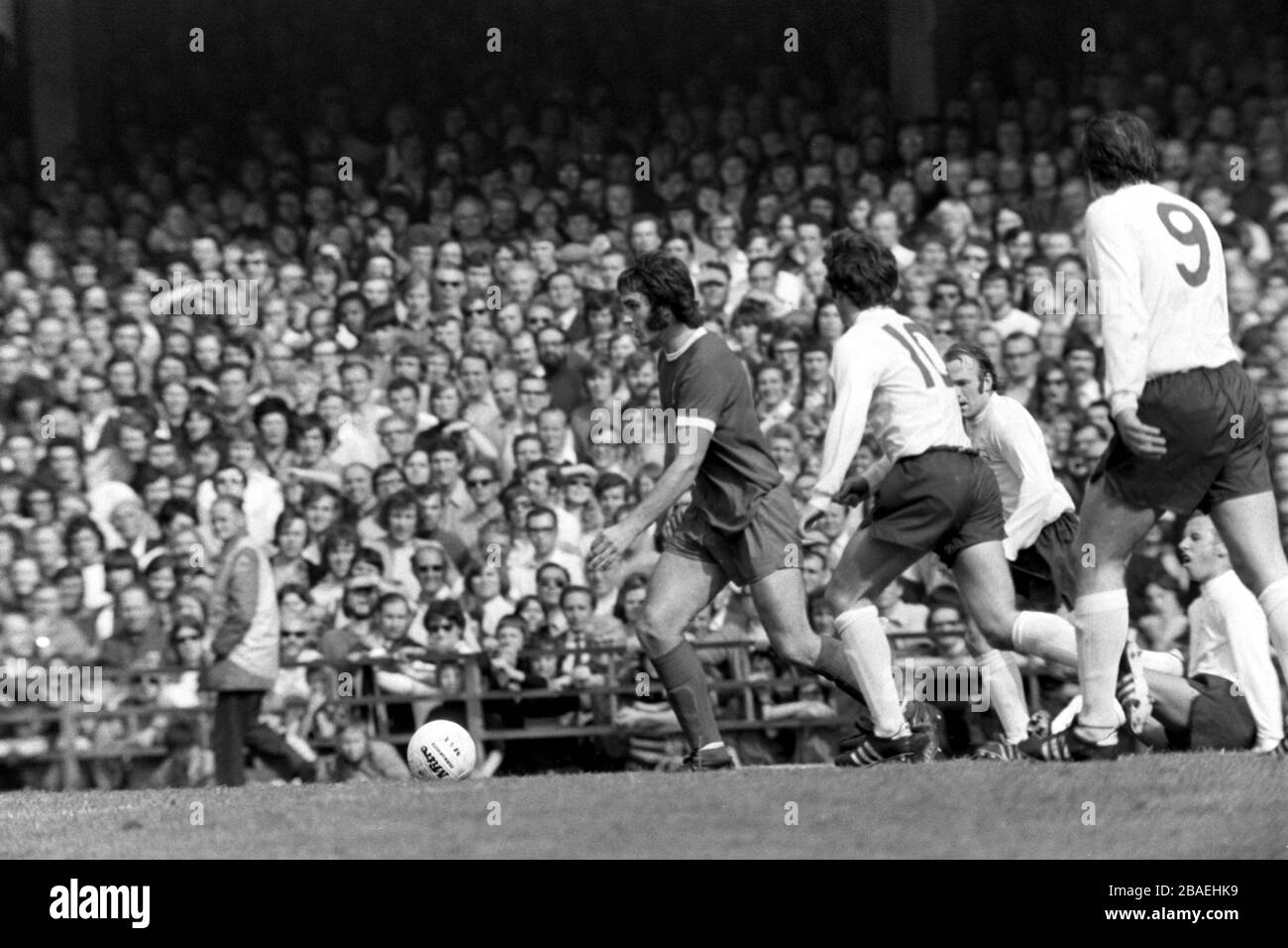 (L-R) Liverpool's Larry Lloyd looks for a teammate to pass to, as he is pursued by Derby County's Kevin Hector and Archie Gemmill Stock Photo