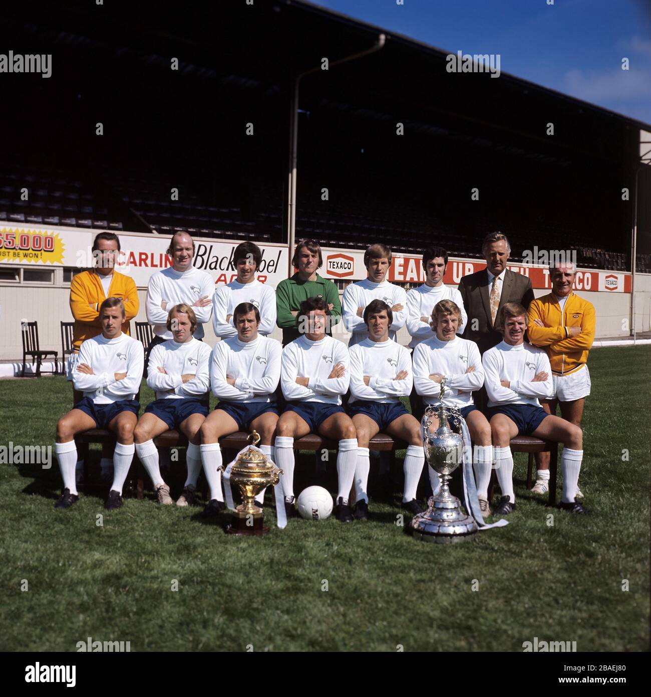 Derby County team group: (back row, l-r) manager Brian Clough, Terry Hennessey, Ron Webster, Colin Boulton, Colin Todd, John Robson, assistant manager Peter Taylor, trainer Jimmy Gordon; (front row, l-r) John McGovern, Archie Gemmill, John O'Hare, Roy McFarland, Kevin Hector, Alan Hinton, Alan Durban Stock Photo