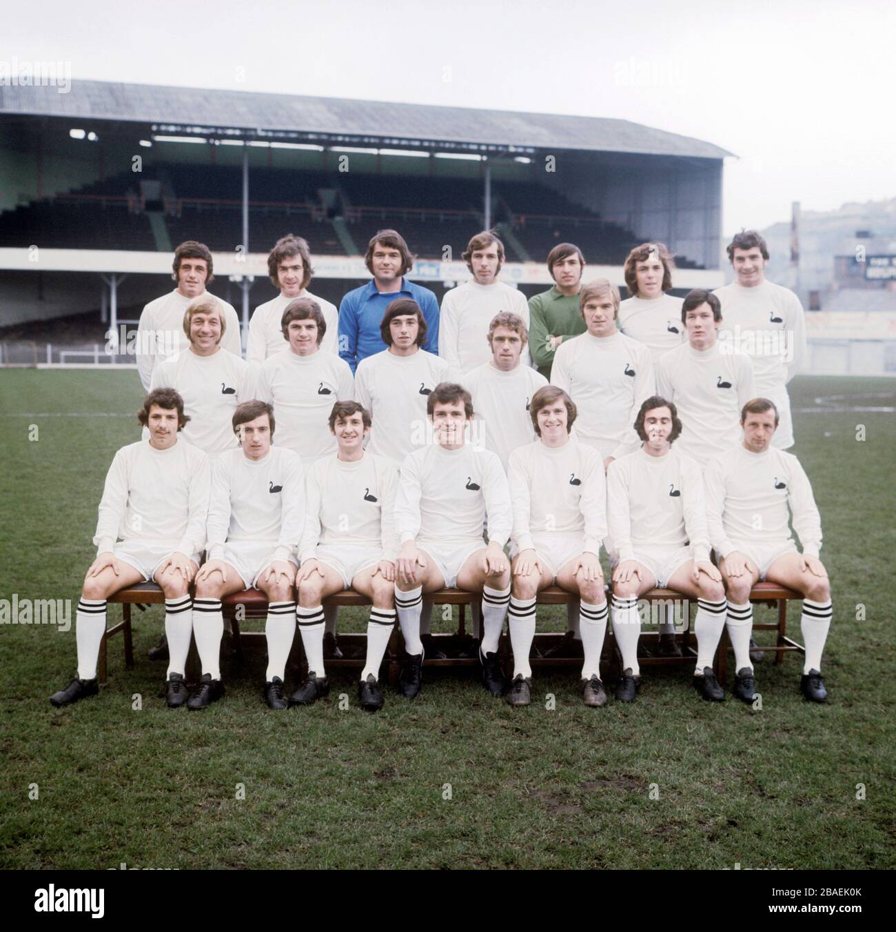 Swansea City Team Group. (l-r top) Geoff Thomas, Brian Evans, Tony Millington, Barry Hole, Don Payne, Keith Evans. David Gwyther. (Middle row l-r) Alan Williams, Wyndham Evans, Glen Davies, (James) Clive Slattery, Phil Holme, alan Sullivan. (Front l-r) Alan Beer, Denley Morgan, Willie Screen, Herbie Williams, Anthony Screen, Peter Jones and Len Hill. Stock Photo