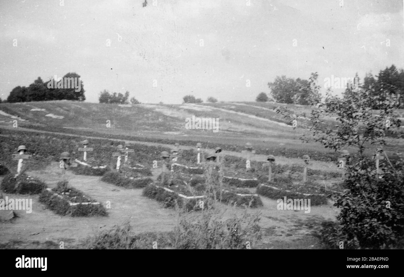 Second World War / WWII Historical photo of german invasion - Waffen SS troopers in USSR - 1941 Kiev region - war cemetery on the road Stock Photo