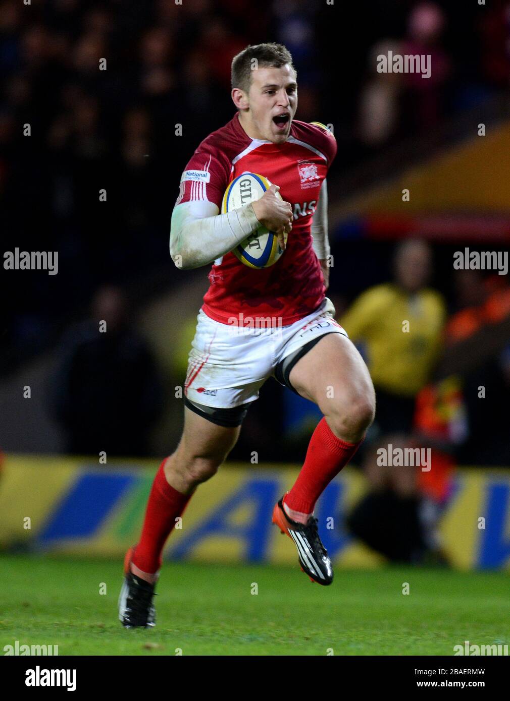 London Welsh's Nick Scott runs in to score the winning try Stock Photo
