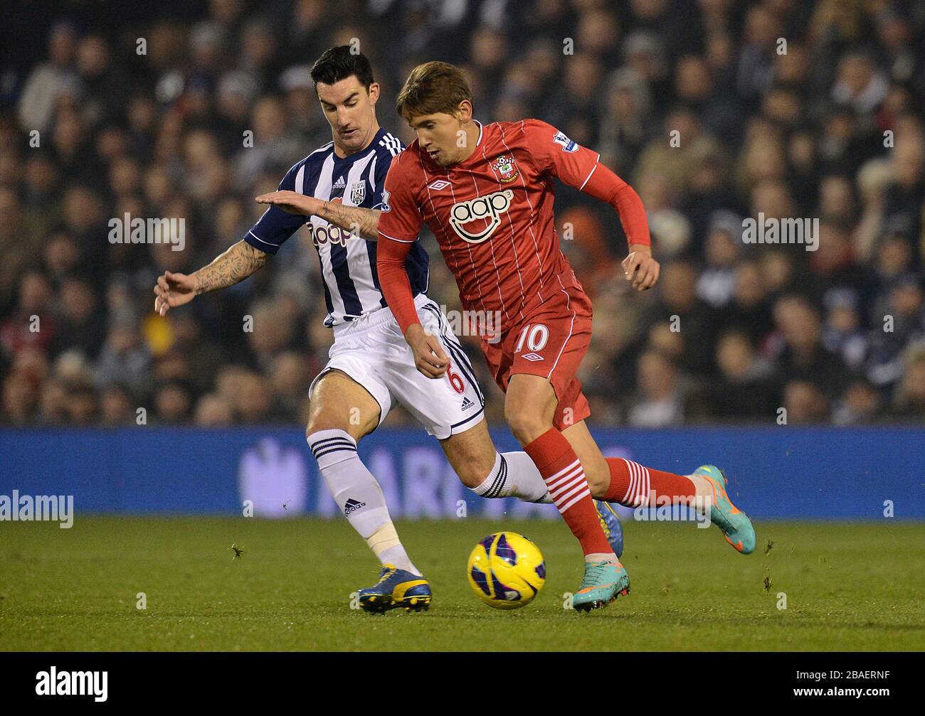 Southampton's Gaston Ramirez (right) and West Bromwich Albion's Liam Ridgewell battle for the ball Stock Photo
