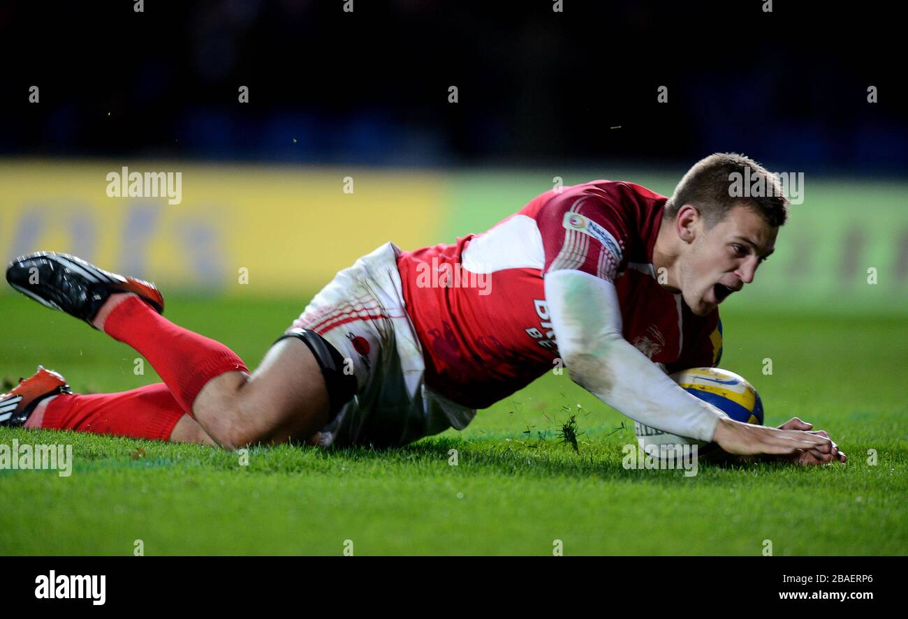 London Welsh's Nick Scott touches down to score the winning try Stock Photo