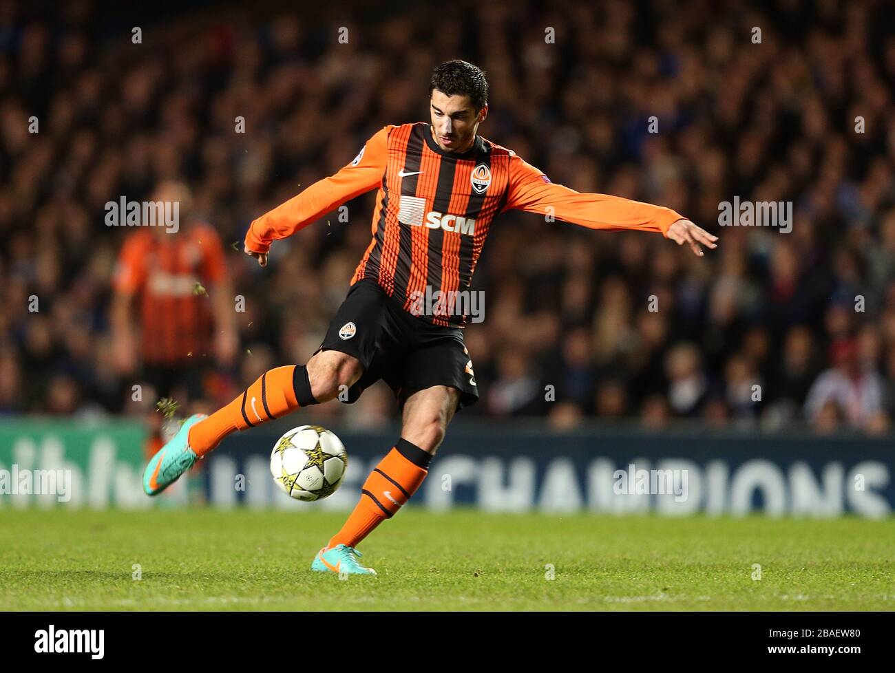 07.11.2012. London, England. Henrikh Mkhitaryan of FC Shakhtar Donetsk in  action during the UEFA Champions League Group E game between Chelsea and  Shakhtar Donetsk from Stamford Bridge Stock Photo - Alamy