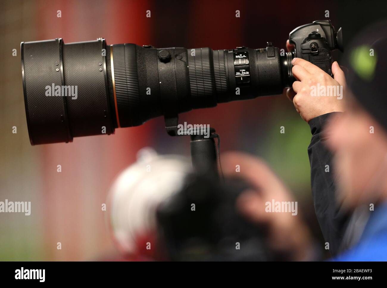 Camera body and long lens hires stock photography and images Alamy