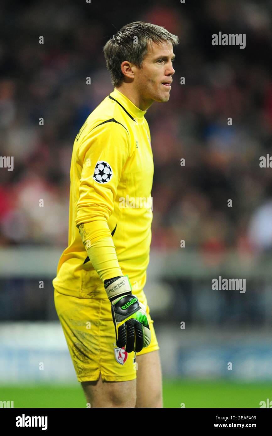 Paris Saint Germain goalkeeper Mickael Landreau News Photo - Getty