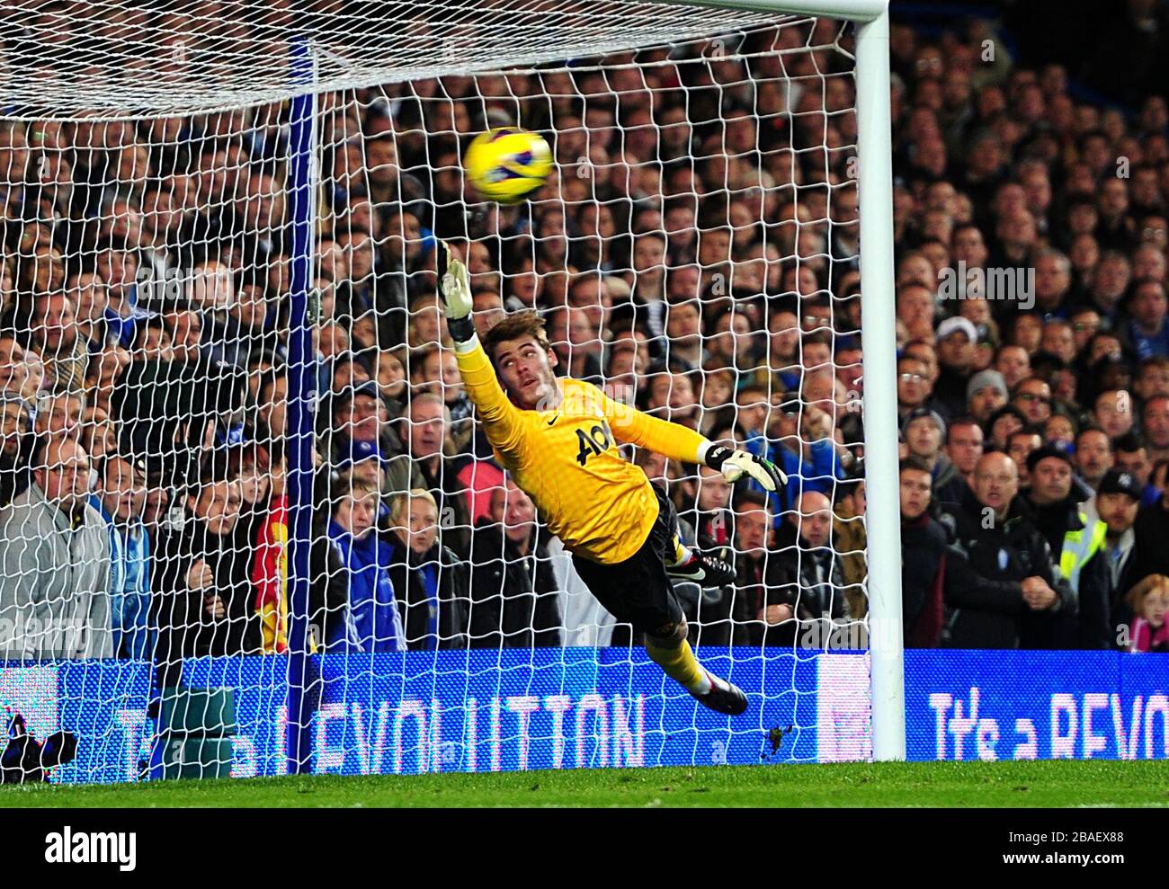 Manchester United goalkeeper David De Gea dives in vain as Chelsea's Juan  Mata's freekick pulls a goal back for Chelsea Stock Photo - Alamy