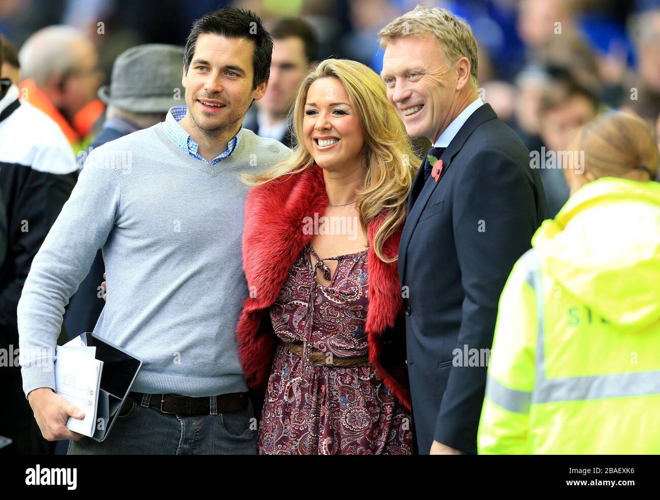 Actress Claire Sweeney (centre) with Everton manager David Moyes (right) Stock Photo