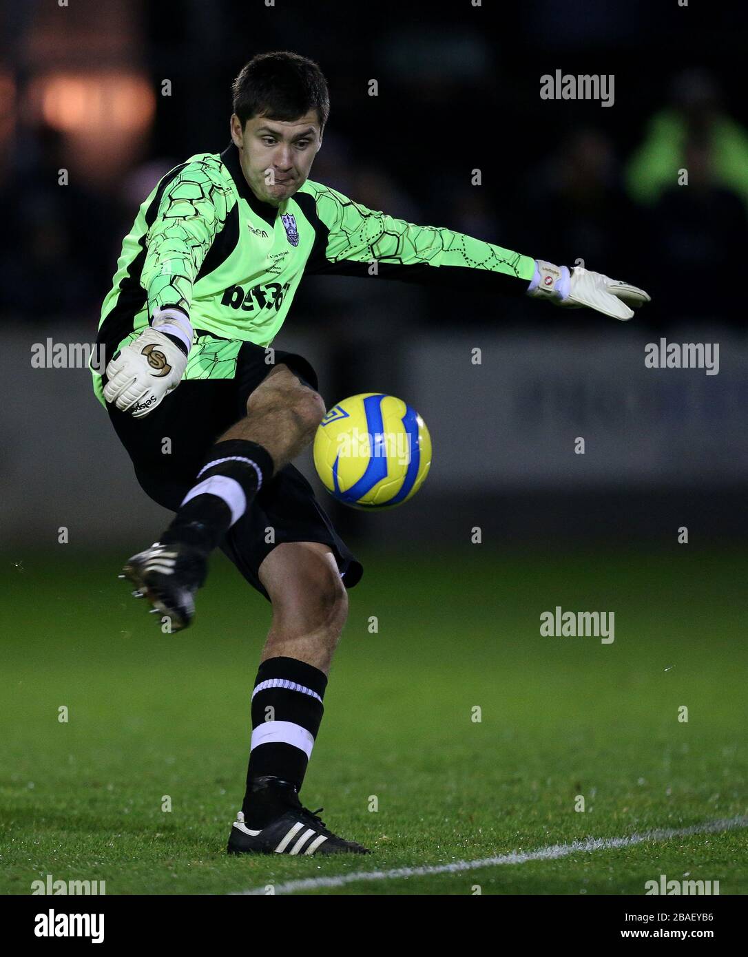 Cambridge City's goalkeeper Zac Barrett Stock Photo - Alamy