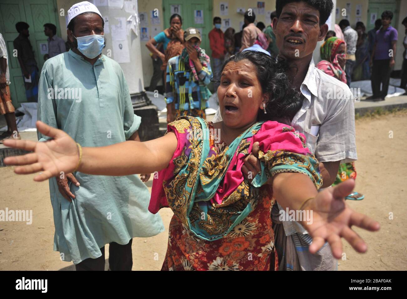 Relatives of victims burst in tears at the accident site of Rana Plaza ...