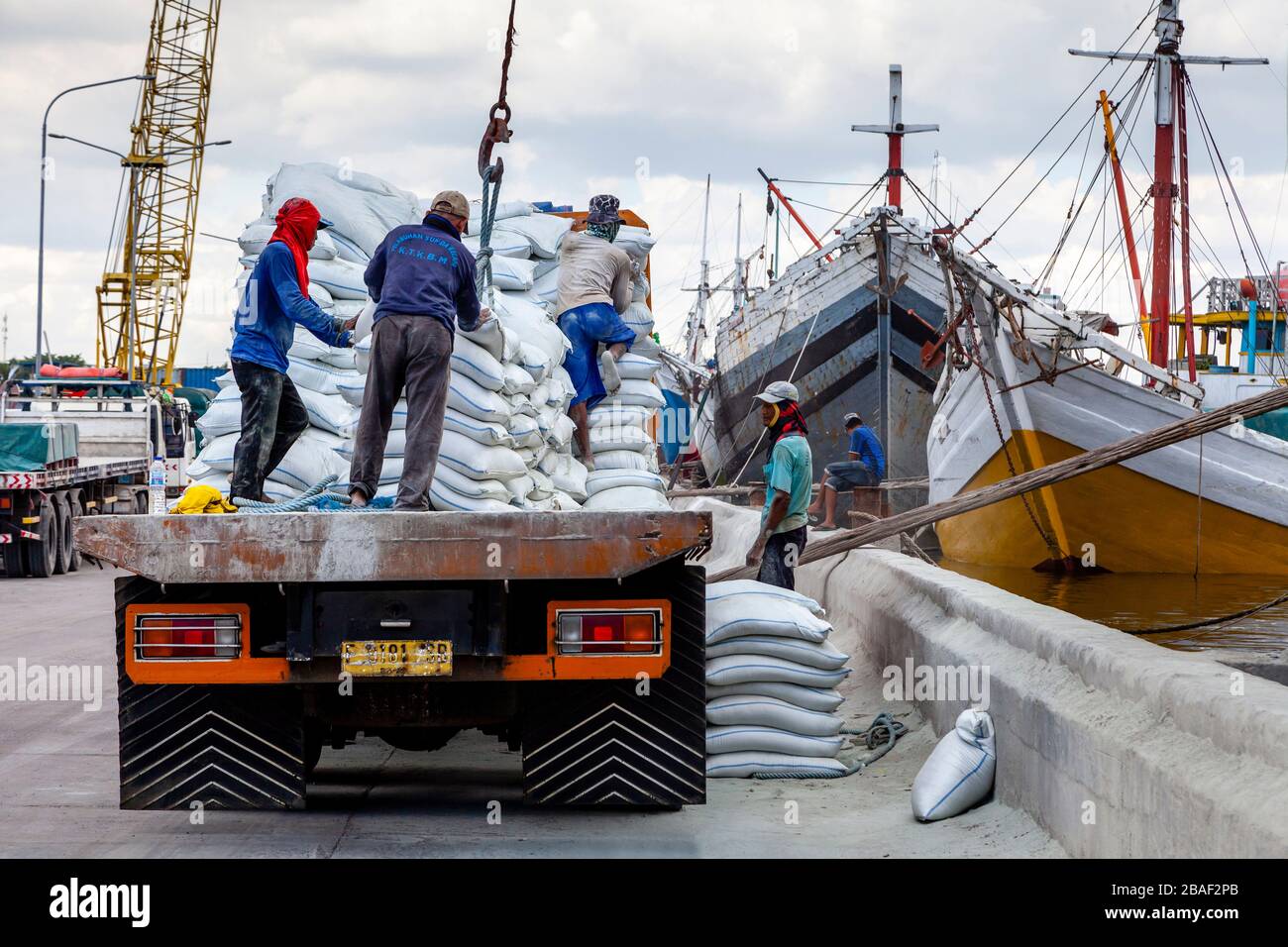 People Loading Ships Local Workers Loading Wooden Ships (Pinisi), Sunda Kelapa Old Port ...