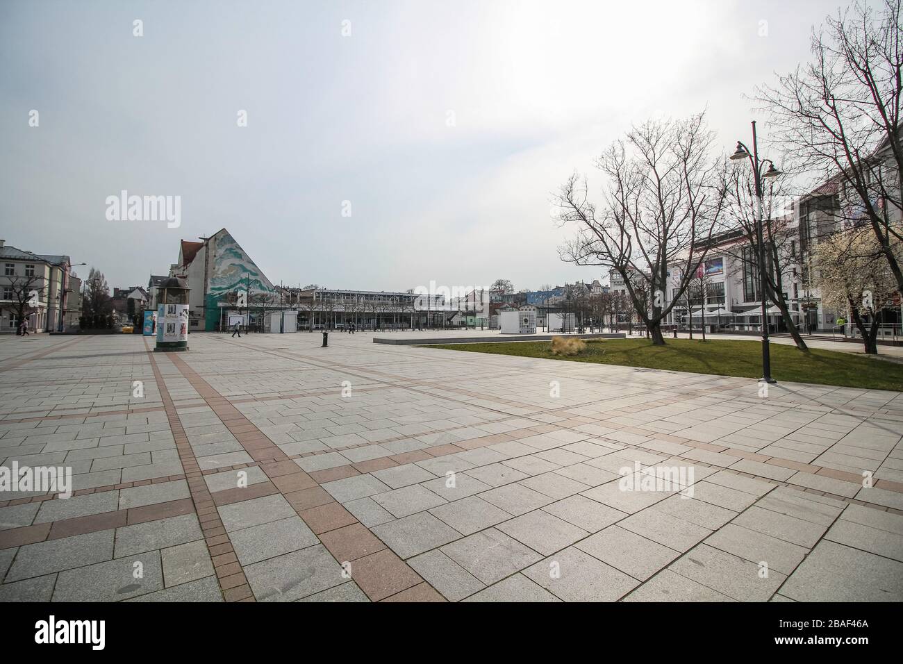 Sopot, Poland. 27th Mar, 2020. Sopot, Poland., . Completely empty Plac Zdrojowy, normally full of people, in front of Grand Hotel is seen in Sopot, Poland on 27 March 2020 Polish government due the Covid-19 danger, forced ban on gatherings of more than 2 people and a ban on leaving home without apparent reason, as for instance going to job, to the pharmacy or for a dog walking. Credit: Vadim Pacajev/Alamy Live News Stock Photo