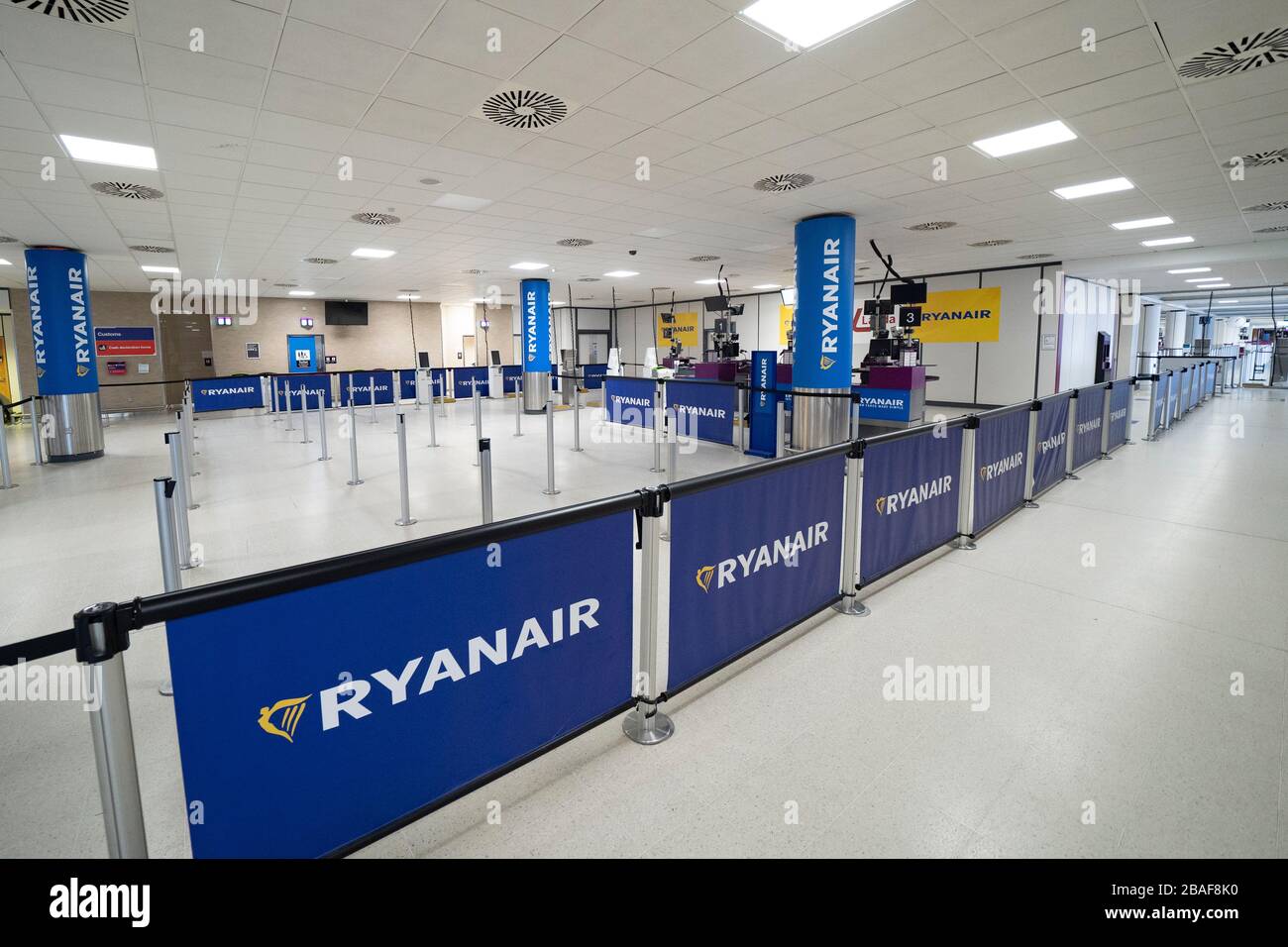 Edinburgh, Scotland, UK. 27 March, 2020. Interior views of a deserted Edinburgh Airport during the coronavirus pandemic. With very few flights during the current Covid-19 crisis passengers are scarce in the terminal building. Nobody at a closed Ryanair check-in area. Iain Masterton/Alamy Live News Stock Photo