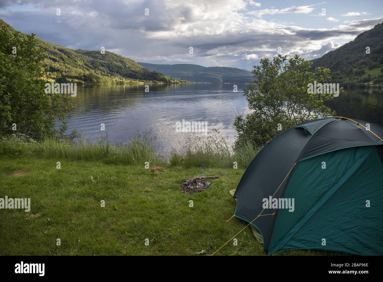 Camped by river hi-res stock photography and images - Alamy