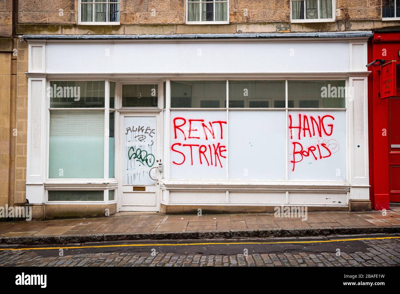 Edinburgh, Scotland, UK. 27th Mar, 2020. Fresh graffiti has appeared amid the Coronavirus pandemic, this reading “Rent Strike” and “Hang Boris”. The Scottish Government are yet to announce any specific support for renters in the private rented sector. Credit: Andrew Perry/Alamy Live News Stock Photo