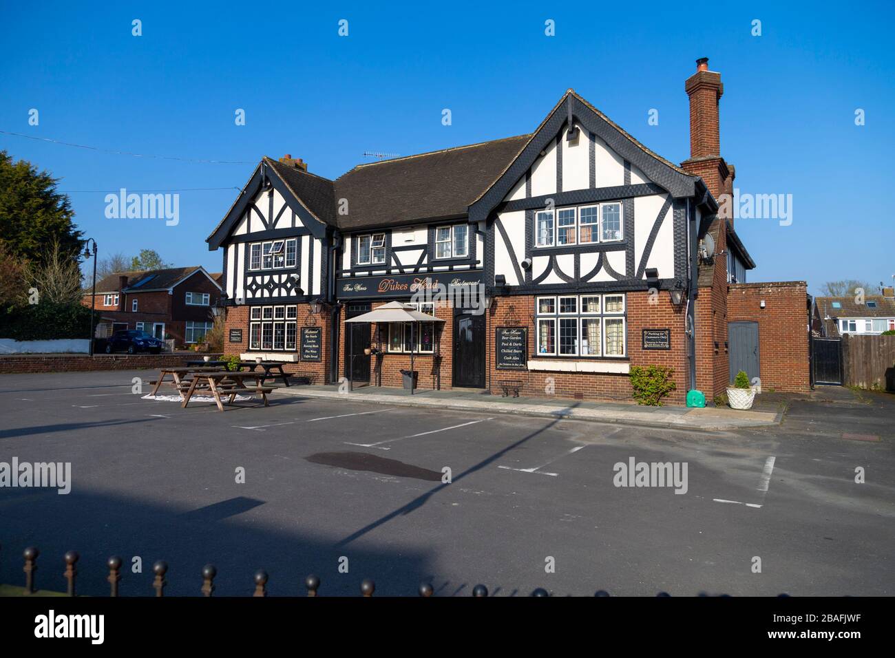 Ashford, Kent, UK. 27th Mar, 2020. It's been one week since the government closure of pubs due to the coronavirus covid19 pandemic. The village pub that should be busy by this time of the day now stands empty and closed for the foreseeable future. ©Paul Lawrenson 2020, Photo Credit: Paul Lawrenson/Alamy Live News Stock Photo