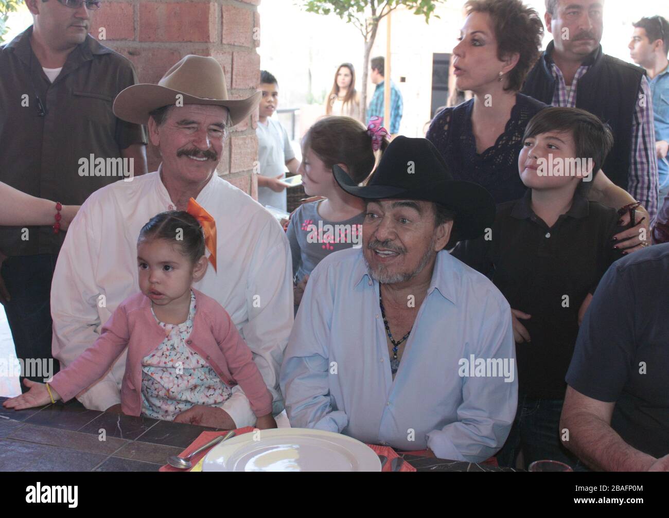 El cantante de musica popular mexicana Joan Sebastian visito el rancho de el ex presidente Vicente Fox y Marta Sahagún durante su visita a Lon , Guana Stock Photo