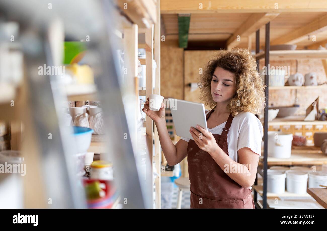 Portrait of woman pottery artist in art studio Stock Photo - Alamy
